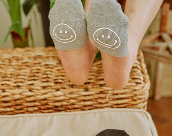 7DAYSSOCKS Women's Seamless No Show Non-Slip Socks - 4 Pair Set w/ Gift Bag