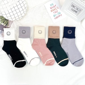 7DAYSSOCKS Women's Crew Daisy Two Tone Color Smile Socks - 5 Pair Set w/ Gift Box - Daily Fashion Socks - Made in Korea