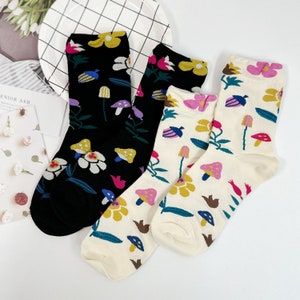 7DAYSSOCKS Women&#39;s Crew Mushroom Fleur Flower Socks - 2 Pair Set w/ Gift Bag