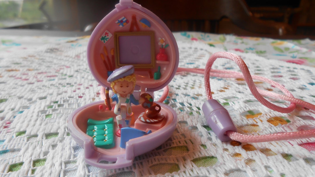 1991 Polly Pocket Pretty Picture Locket (AKA Polly Paints a
