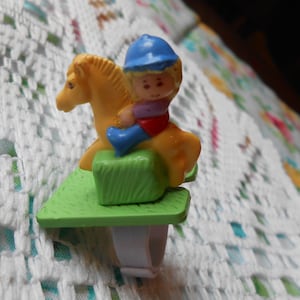 Vintage 1990 Polly Pocket~ Polly on her Pony Ring
