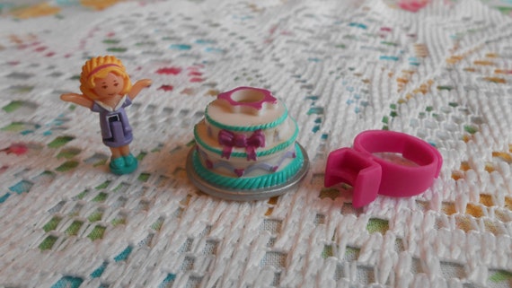 Vintage 1993 Polly Pocket~ Cake Surprise Ring~ Complete