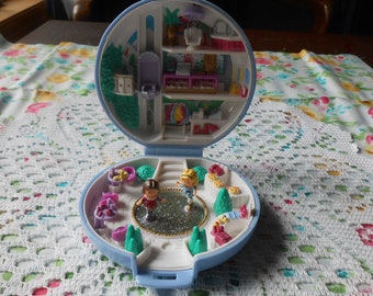 Vintage 1989 Polly Pocket~ Ice Skating Party Complete