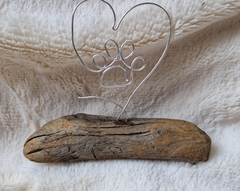 Hundepfote Herz Treibholzstück, Drahthundepfote, Drahtkunst, Treibholzkunst