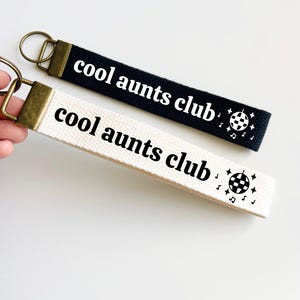 Cool Aunts Club Keychain, Cool Auntie Keyring, Cool Aunt Wristlet Key Fob, Aunt Keychain Keyfob, Aunt Gift, New Aunt Announcement