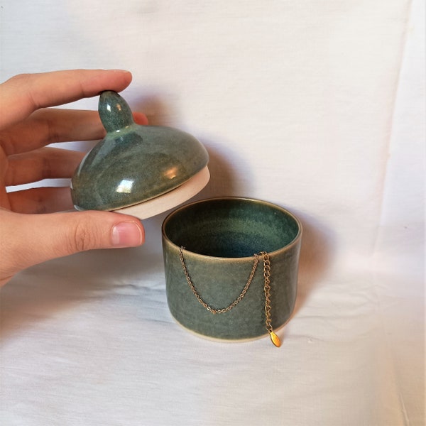 Boîte verte artisanale, faite main, céramique