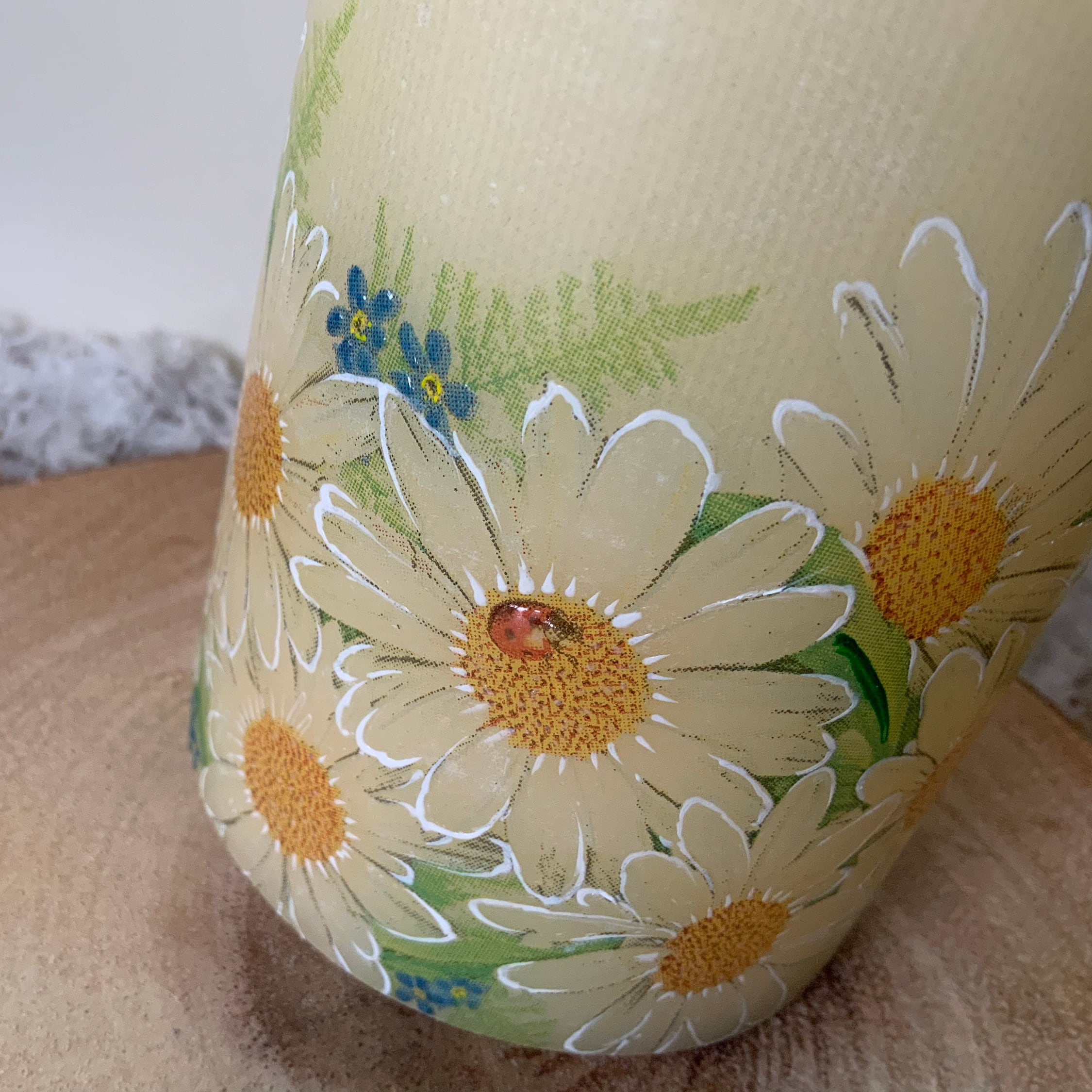 Daisies Votive Candle main image 1