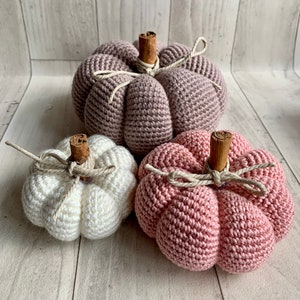 Handmade crochet pumpkins. Autumn decor. Halloween decorations. Autumnal home accessories. Knitted pumpkin.