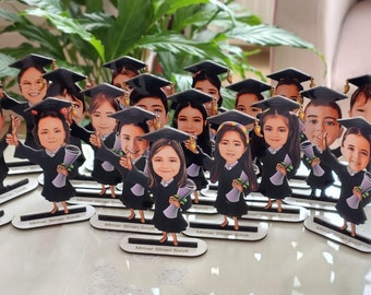 Figurina caricatura di laurea personalizzata con personalizzazione fotografica - Ricordo unico in MDF da 18 cm per laureati, all'ingrosso