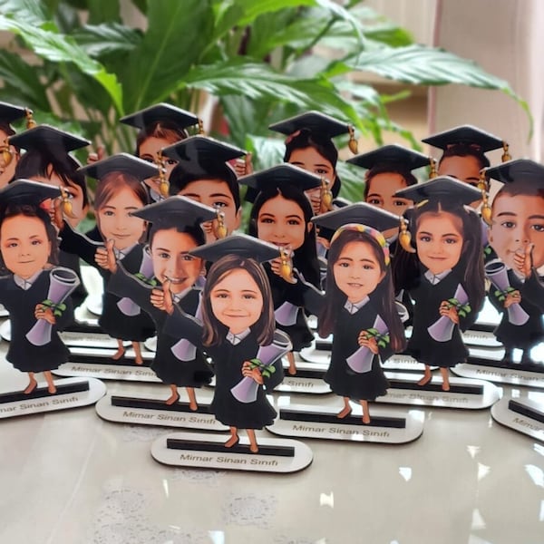 Custom Graduation Caricature Figurine with Photo Personalization - Unique 18cm MDF Keepsake for Graduates, wholesale