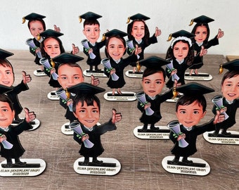 Figurine caricature de remise des diplômes personnalisée avec personnalisation de la photo - Souvenir unique en MDF de 18 cm pour les diplômés, vente en gros