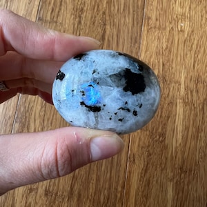 Moonstone Palmstone with Blue Flash