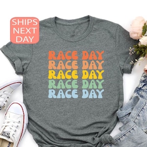 レースシーズン、女性用レーシングTシャツ、レース妻のレースデーTシャツ、女性用レーシングシャツ、面白いレースシャツ、レース妻のシャツ、ママシャツ、パパシャツ