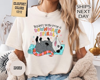 Comfort Colors おもしろい下降螺旋ポッサムシャツ、ヨガTシャツ、ヨガ愛好家へのギフト