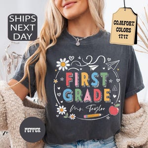 Maglietta personalizzata Comfort Colors® per la prima elementare, maglietta retrò per insegnanti di seconda elementare, magliette per squadre di seconda elementare, ritorno a scuola, regalo di ringraziamento per gli insegnanti