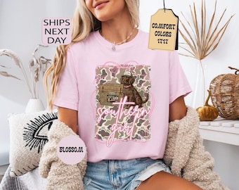 Camiseta Comfort Colors® Southern Girl con estampado de camuflaje para perros, camiseta para niña cazadora.
