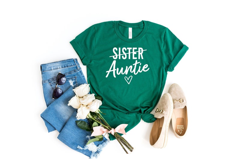 Promoted To Auntie T Shirt Aunt Gift Best Aunt Tee Gift For Sister Aunt T- Shirt Mothers Day Gift Auntie Shirt Sister T-Shirt