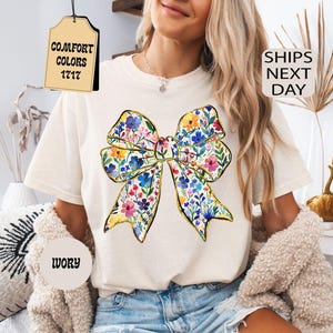 Komfort Farben Blumenbogen T-Shirt, Kokette Ästhetik Tee