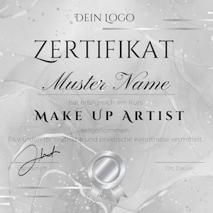 Könnte beinhalten: Ein grau-weißes Zertifikat mit einem silbernen Siegel und dem Text "DEIN LOGO", "ZERTIFIKAT", "Muster Name", "hat erfolgreich am Kurs", "MAKE UP ARTIST", "teilgenommen.", "Es wurden theoretische und praktische Kenntnisse vermittelt.", "Unterschrift", "Ort, Datum".