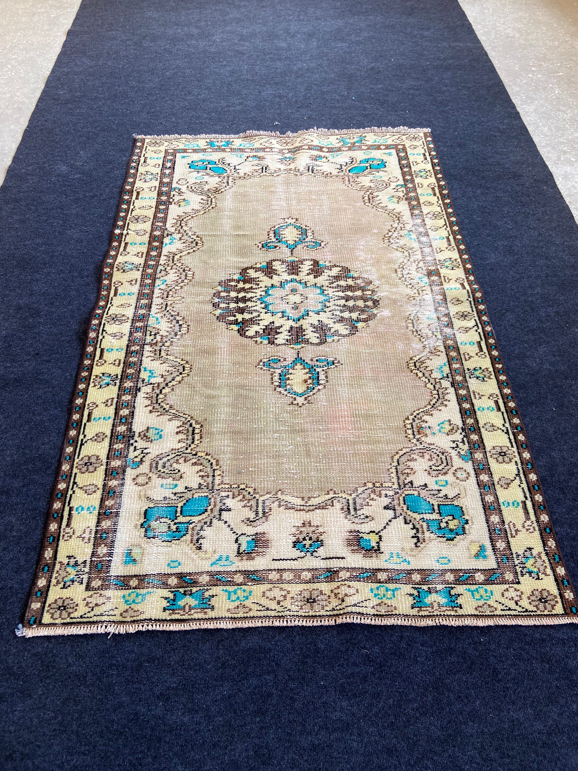 Tapis bleu oushak, Tapis