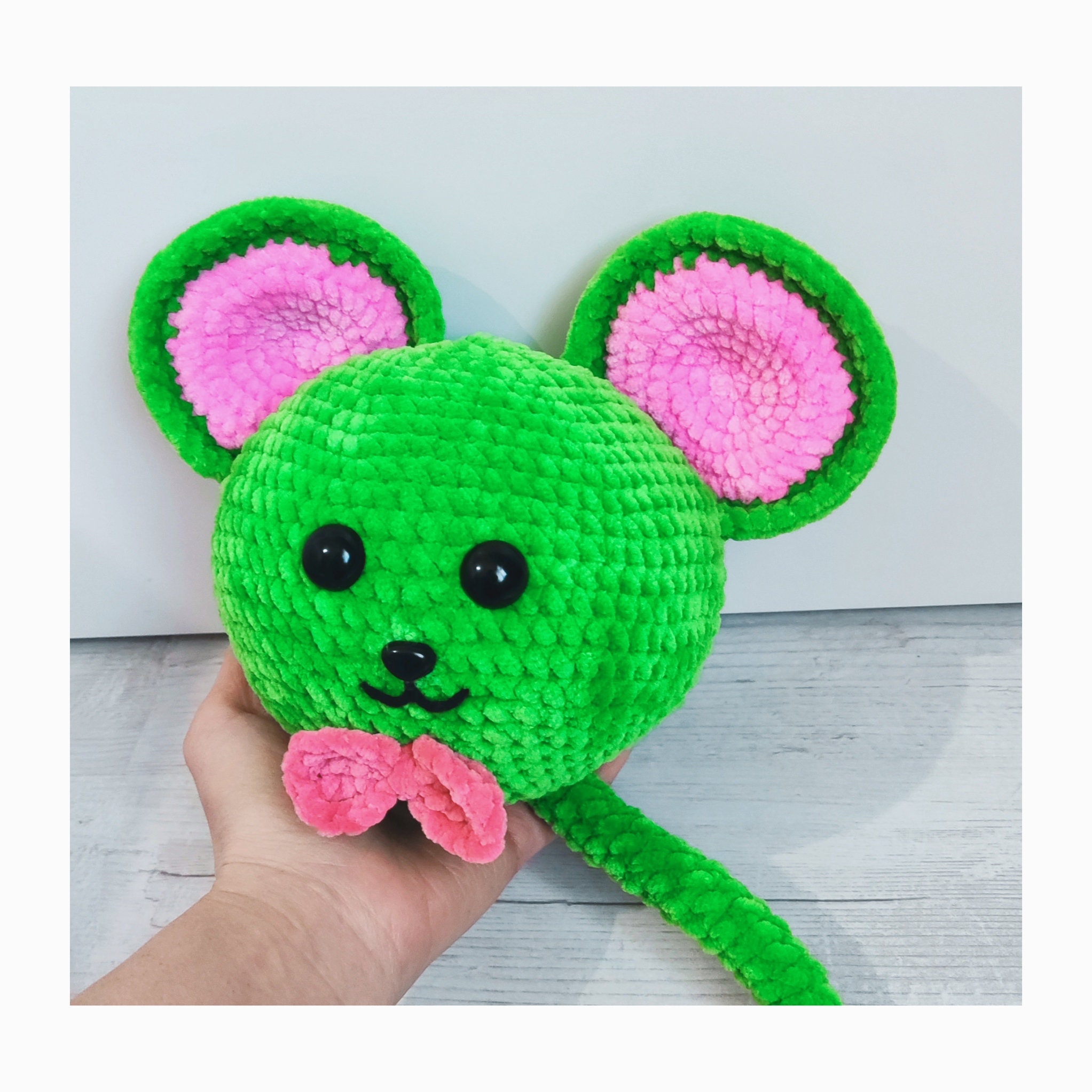 かわいい緑のネズミのギフト - リボン付きの柔らかいぬいぐるみ