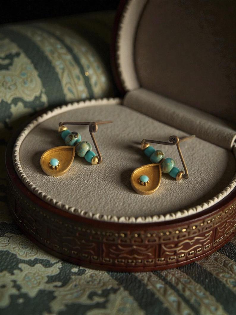 Anello in Argento con finiture in Oro 18K – Turchese Persiano con inclusioni di Pirite e Diamante