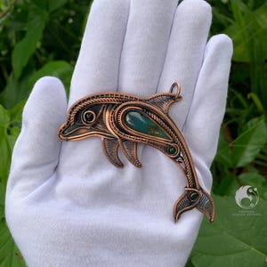 Handgemachte oxidierte Kupfer Delfin Anhänger: Blauer Opalisierter Stein, Ozean Schmuck