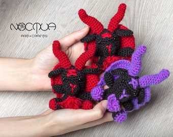 Chaveiro Amigurumi Baphomet - Pelúcia Gótica de Cabra Demoníaca - Pelúcias Kawaii - Chaveiro de Halloween - Chaveiro de crochê gótico - Cabide de carro Baphomet