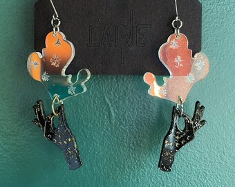 Hand of Magic Earrings / Halloween Weird Earrings / glitter earrings / Occult Earrings  / Quirky Earrings / Magical Witchy Earrings