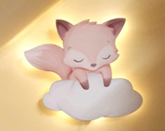 Lumière de renard sur un nuage avec le nom de votre enfant
