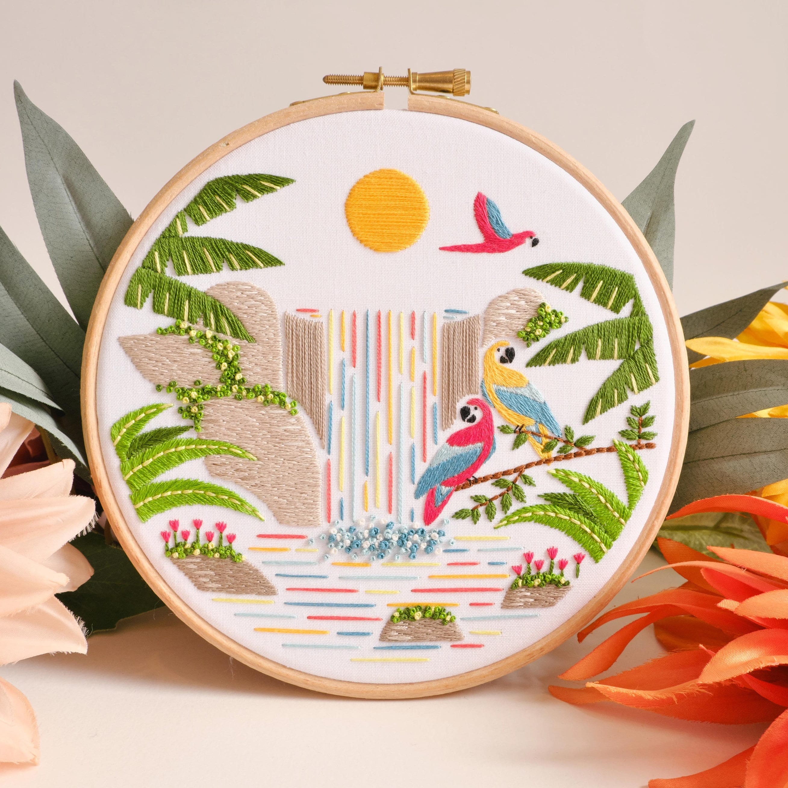 オウムの楽園刺繍キット：DIYジャングル滝シーン、6インチフープ