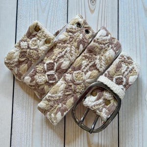 Handmade Wool Embroidered Peruvian Belt, Floral Design - Sandstone Meadow