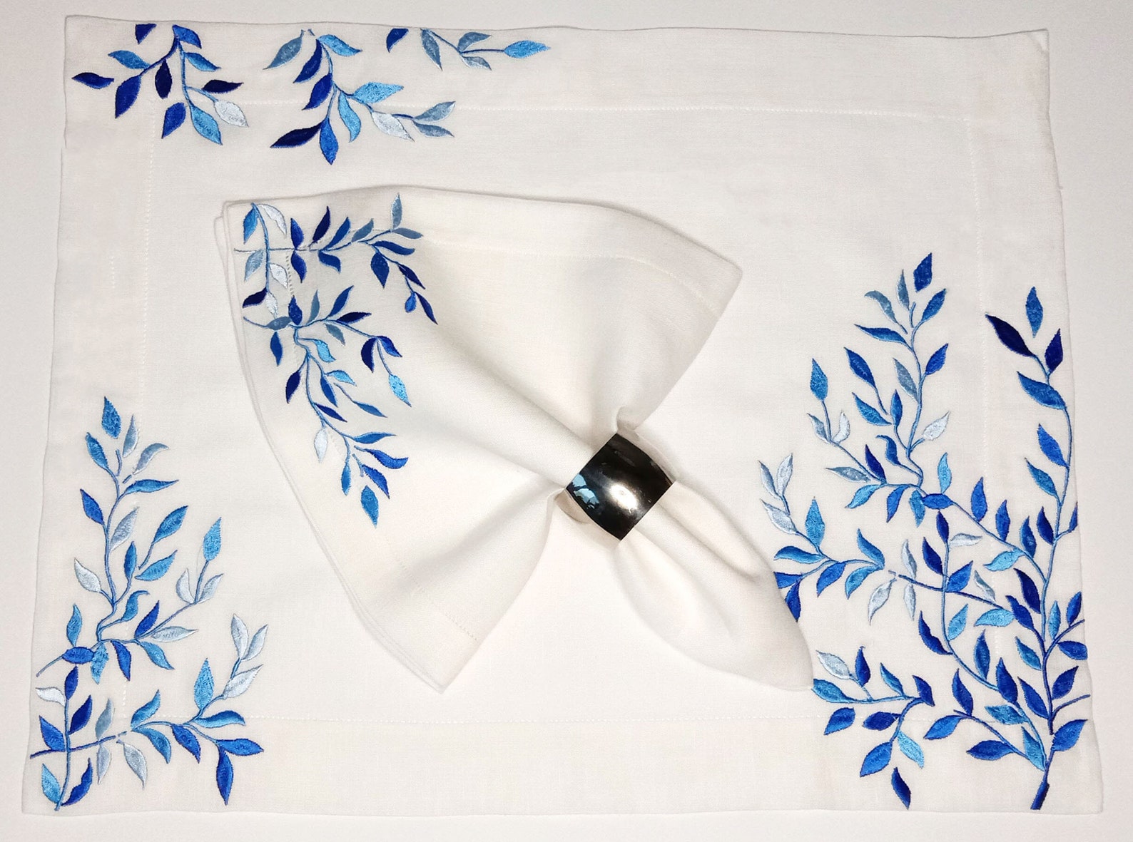 Blue cloth dinner napkins . White cloth napkins . Floral cloth Etsy