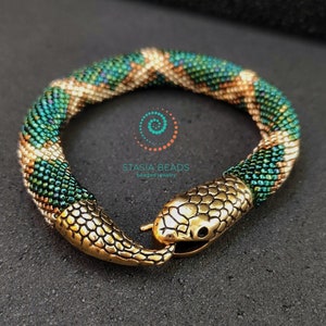 Emerald green snake bracelet Snake bead bracelet Beaded snake bracelet Serpent bracelet