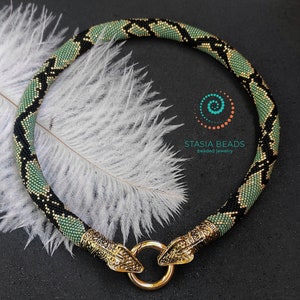 ビーズの蛇ネックレス、蛇好きへのギフト