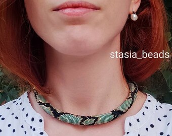 Groene slang ketting Emerald snake ketting Kraal slang ketting