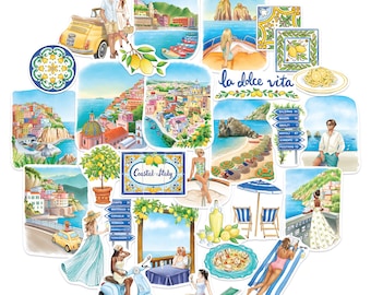 Op de afbeelding: Een kleurrijke collage van afbeeldingen die de Italiaanse kust voorstellen. De collage toont scènes van boten, stranden, gebouwen en mensen die genieten van de "dolce vita". De tekst "Coastal Italy" is te zien in een tegelontwerp.