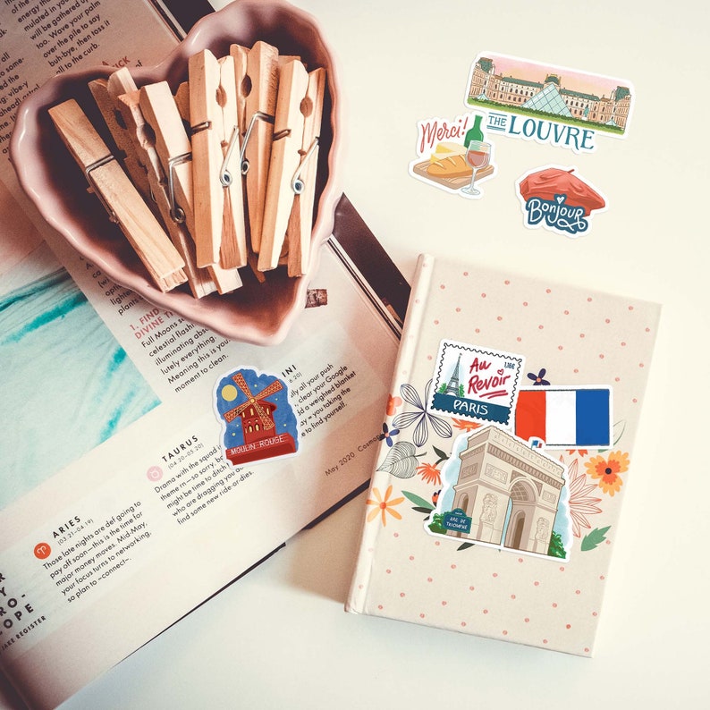 Pegatinas de viaje de París con peonías azul marino (25 unidades) - Estilo gouache, temática francesa, resistentes al agua, para álbumes de recortes, diarios y portátiles imagen 4