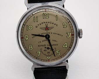 montre-bracelet vintage STURMANSKIE , montre de l'URSS.