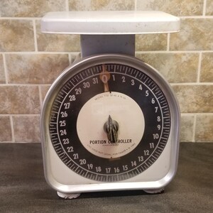 Vintage Pelouze Scale