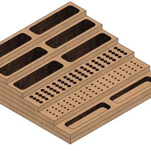 Puede incluir: Un organizador de madera con múltiples compartimentos de diferentes tamaños. El organizador tiene un diseño escalonado con una serie de ranuras rectangulares y una sección con una cuadrícula de pequeños agujeros.