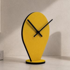 Reloj de escritorio minimalista de madera: un reloj de mesa moderno y silencioso.