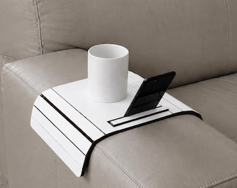 Bandeja de madera blanca para el brazo del sofá: mesa auxiliar flexible con soporte para teléfono.
