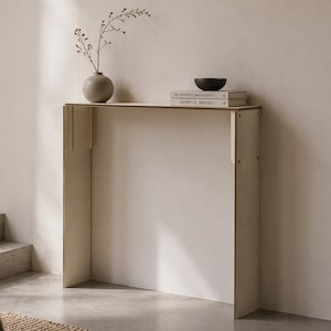 Laserskuren plywood smalt hallbord: Modern smal entréhylla