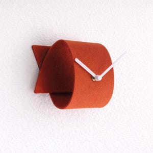 Minimalist Felt Wall Clock: Modern Silent Timepiece