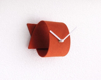 Minimalist Felt Wall Clock: Modern Silent Timepiece