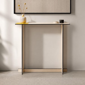 Smalt konsolbord i poppelplywood, 68 x 18 cm, laserskuret: Modern, tunn entréhylla, italiensk design