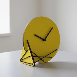 Minimalist Wooden Quiet Desk Clock: Modern Italian Design, Silent Analog Timepiece
