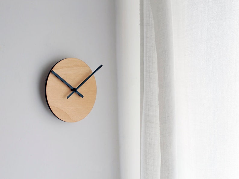 7 Minimalist Very Small Wooden Quiet Pine Wall Clock for Living Room No Ticking Wood Modern Design, Round Tiny Silent Office Clocks zdjęcie 2