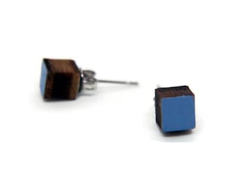 Boucles d'oreilles exclusives à lobes cubiques en bois découpé au laser, fabriquées en Italie dans une large gamme de couleurs satinées, peintes à la main